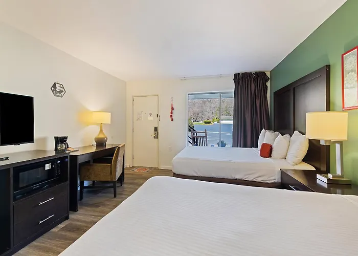 Castlewood Inn