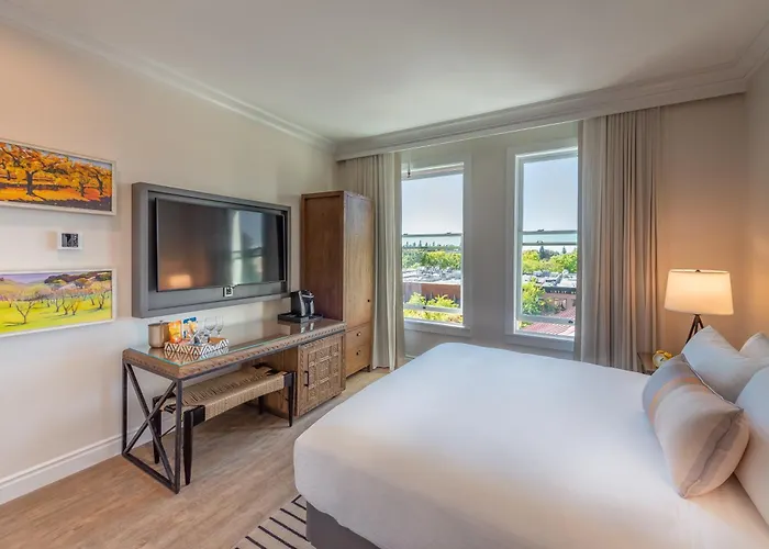 Hotel E