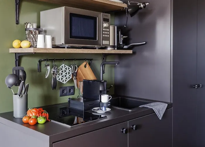 Black F House - Serviced Apartments