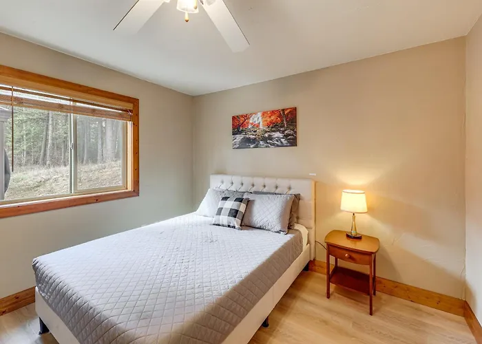 Columbia Falls Private Retreat: Pool Table & Deck!