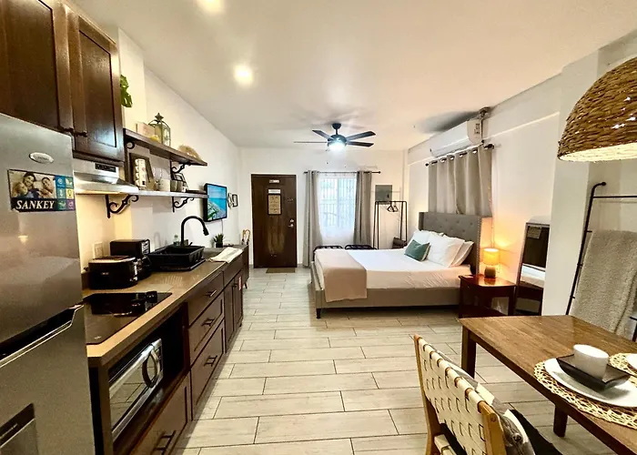 Stylish Apartments - Free Bikes, Nice Area & Cozy Patio, 10 Minutes To Airport