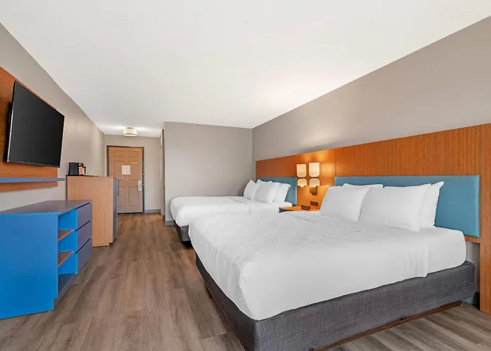 Country Inn & Suites By Radisson, West Bend, Wi