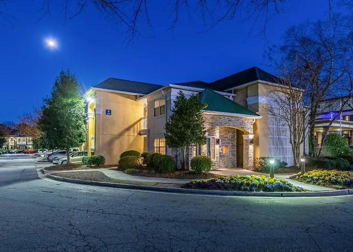 Hometowne Studios By Red Roof Atlanta - Peachtree Corners