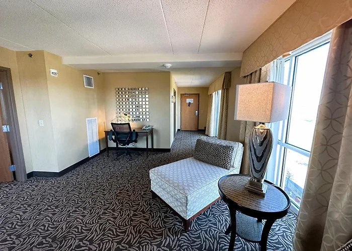 Doubletree By Hilton Bay City - Riverfront