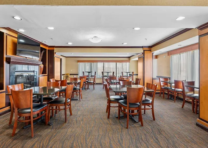 Baymont By Wyndham Madison Heights Detroit Area