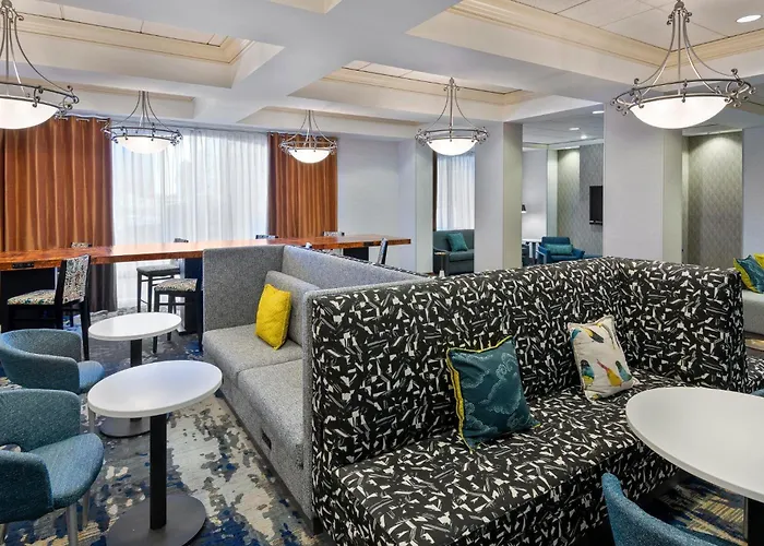 Hampton Inn & Suites Country Club Plaza