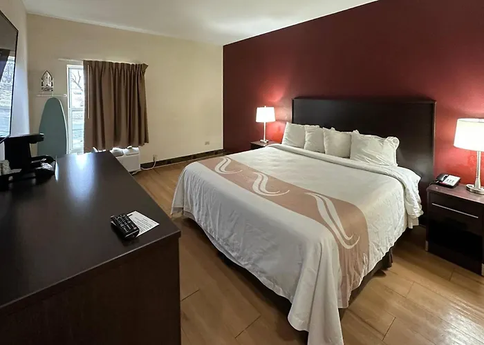 Econo Lodge Inn & Suites