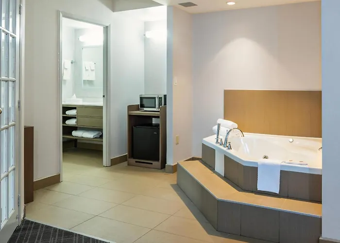 Comfort Inn & Suites Barrie - Highway 400