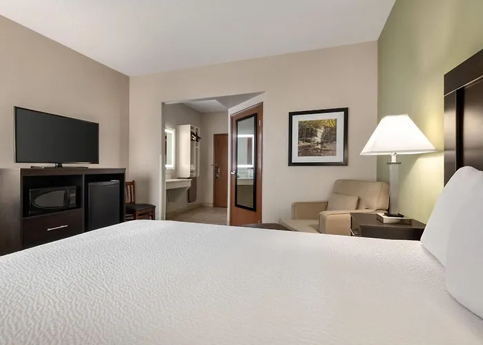 Baymont By Wyndham Rockford