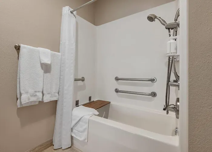 Baymont By Wyndham Rockford