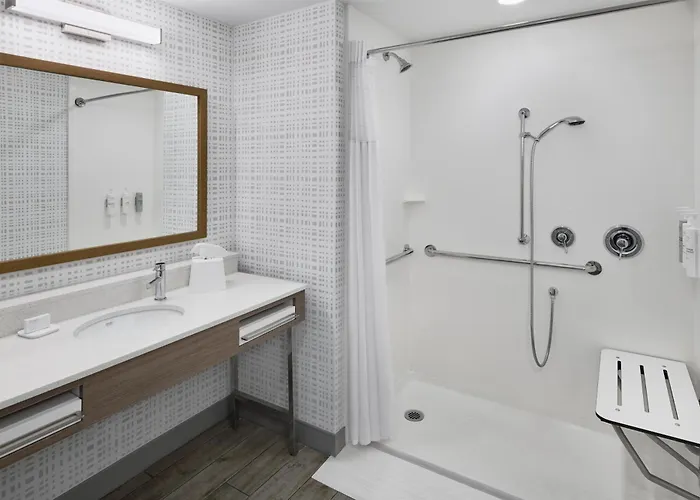 Hampton Inn & Suites Syracuse North Airport Area