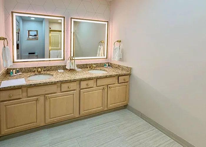 Comfort Inn & Suites East Greenbush - Albany