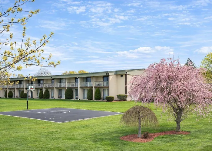 Riverview Inn & Suites