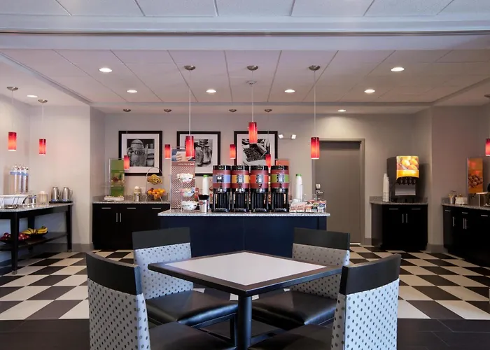 Hampton Inn And Suites Roanoke Airport/Valley View Mall