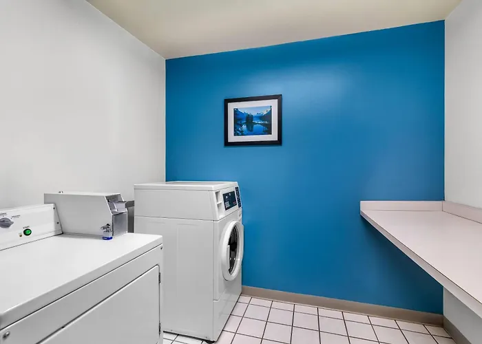 Days Inn By Wyndham Minot