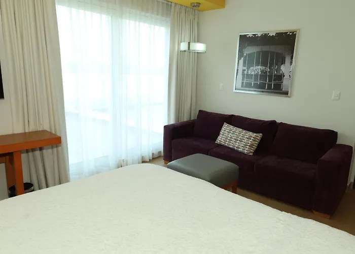Hampton Inn & Suites By Hilton Paraiso