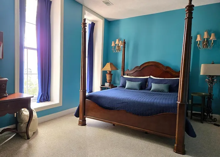 Natchez Manor Bed & Breakfast