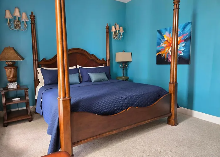 Natchez Manor Bed & Breakfast