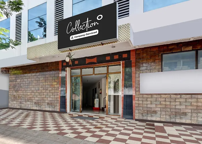 Super Oyo Collection O Jagadamba Junction Near Beach Road