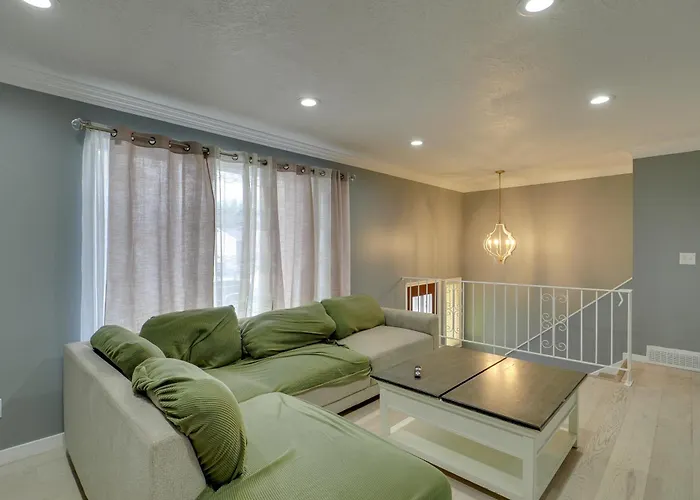Deck + Yard: Pet-Friendly Apartment In Magna!