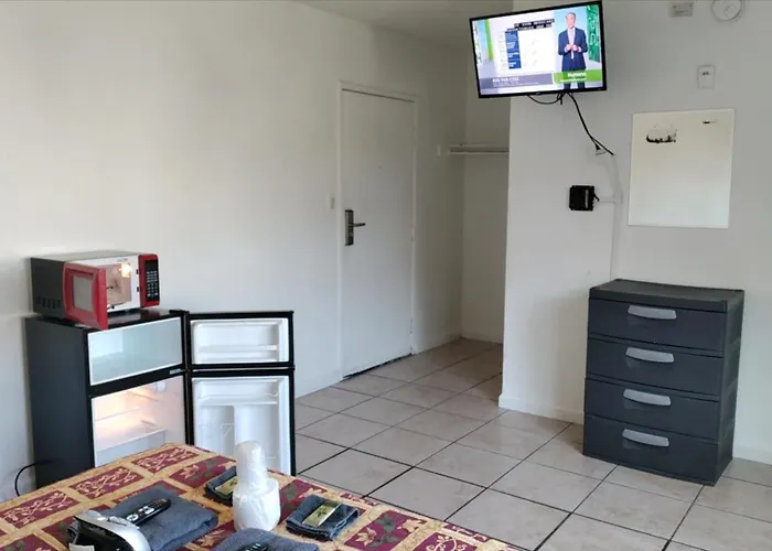 Crown Inn & Suites