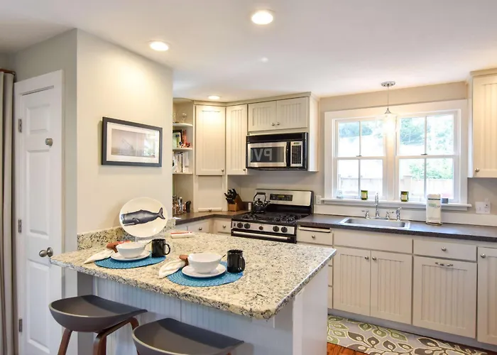 4 Min Walk To Commercial Street And Beach