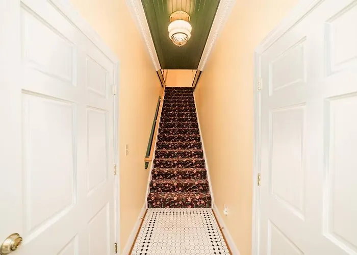 The Long Run - 2 Ca King Sized Beds+ - Sleeps 8-10