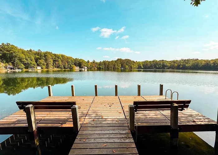 Blue Lake Cottage - Pet Friendly Rental