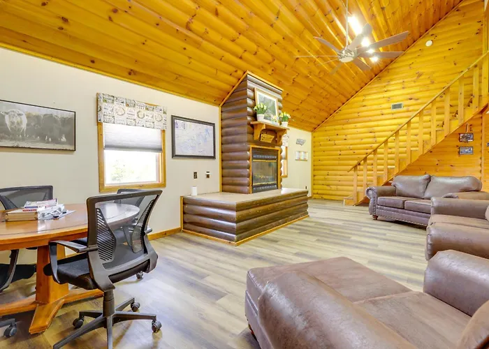 Boat Dock: Pet-Friendly Douglas Lake Getaway!