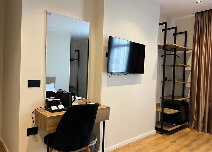 Andi Downtown Deluxe Rooms