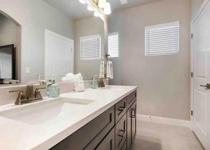 Spacious Villa With Lazy River, Pool & Hot Tub