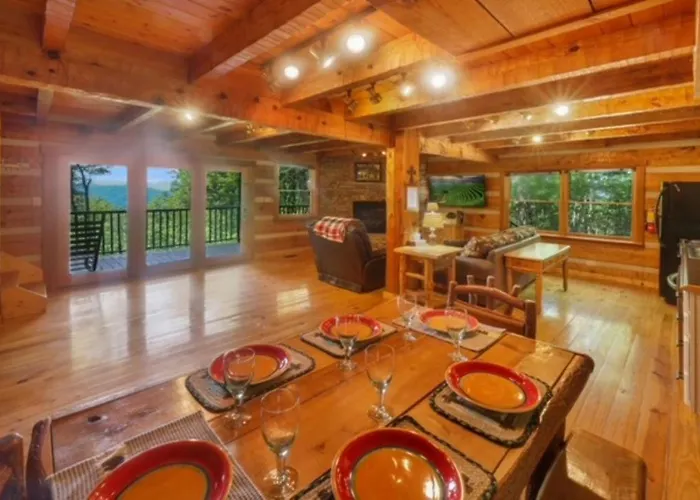 Pet-Friendly Townsend Mtn Cabin W Hot Tub, Daybed Patio
