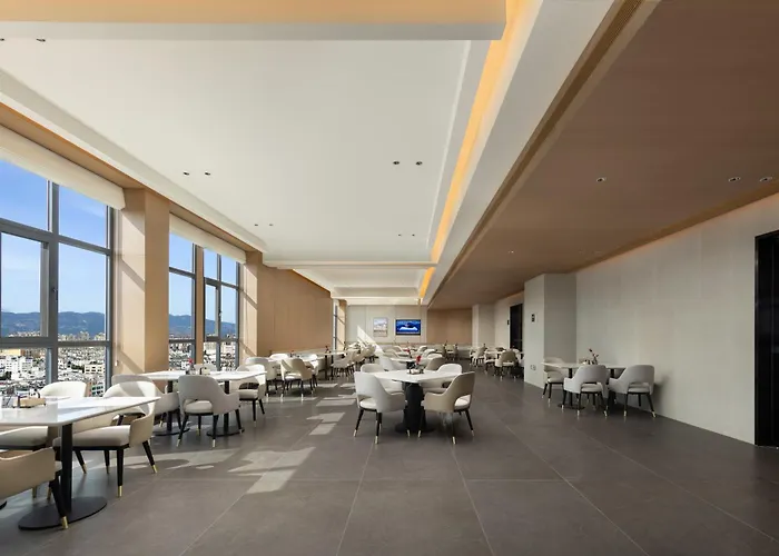 Atour Hotel Baoshan Longyang Hengbang Building