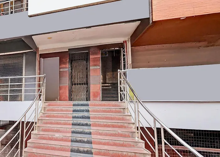 Super Oyo Collection O Nad Near Airport
