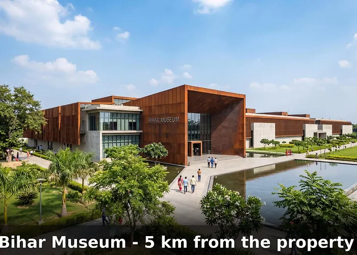 Super Townhouse Anisabad Near Mahavir Sansthan