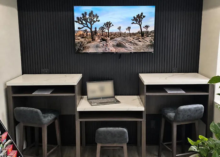 The Atlas Inn & Suites Lax