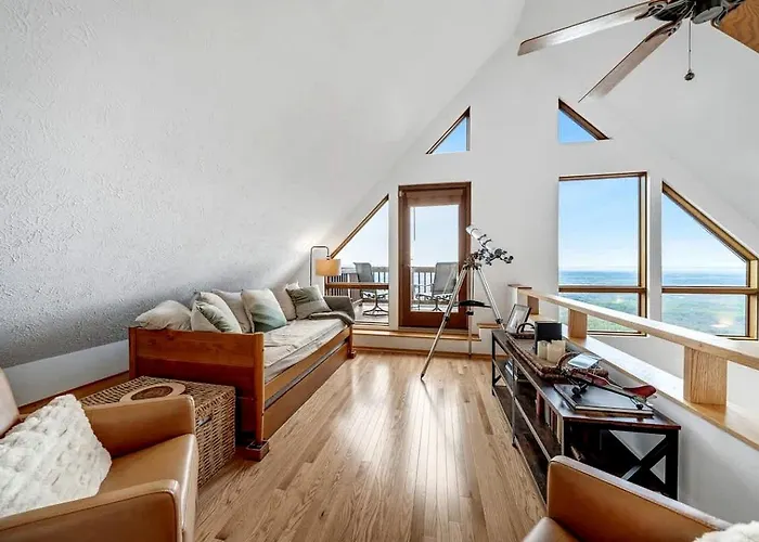 Family And Pet Friendly Cabin With Mountain Views, A Hot Tub, And Access To The Appalachian Trail, Perfect For A Weekend Getaway