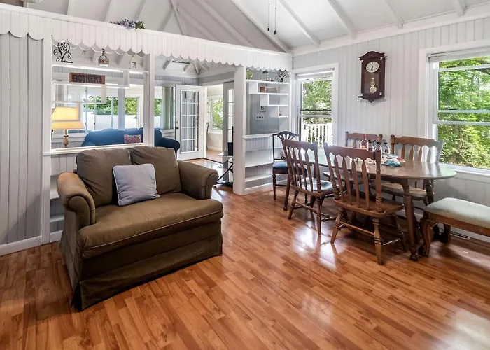 Charming Cabin Near Plymouth Rock, Massachusetts