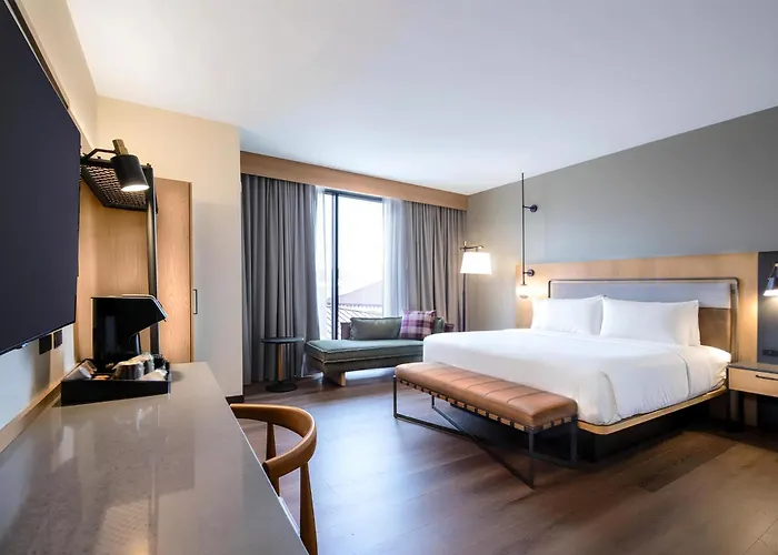 The Key Hotel Dubuque, Tapestry Collection By Hilton