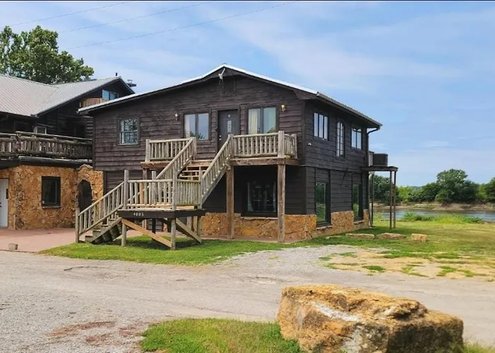 Riverfront 2 Bdrm Jacuzzi Cabin With Sunset Balcony