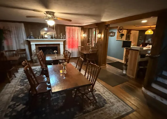 Historic Rider'S Hostelry