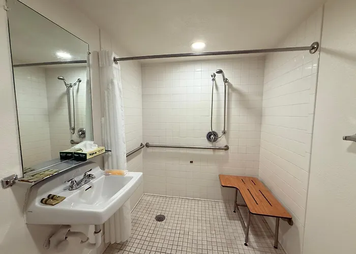 Shasta Vista Inn & Suites
