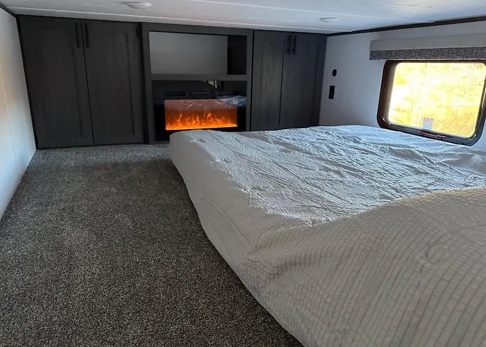 Riverfront Tiny Home 3 Bed With Privacy And A View