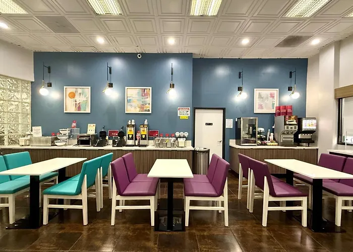 Best Western Plus Suites Hotel - LAX Airport LA Stadium