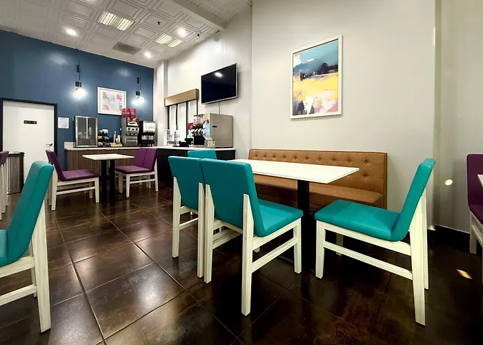 Best Western Plus Suites Hotel - LAX Airport LA Stadium