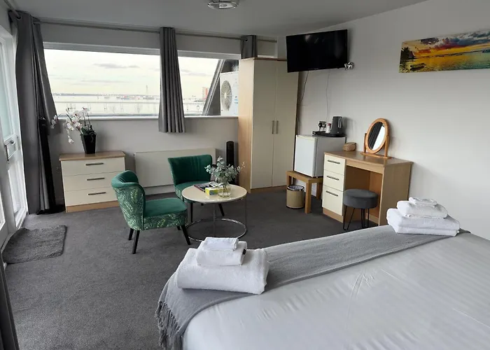 Boathouse Hotel