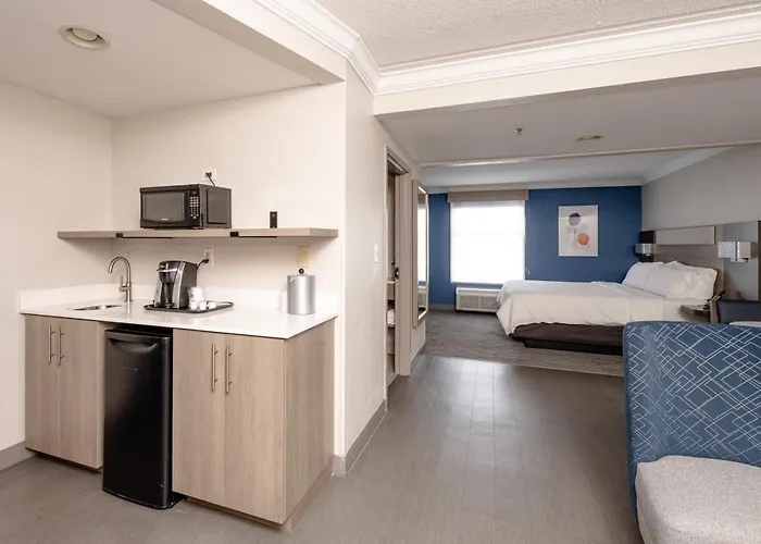 Holiday Inn Express Hotel & Suites Charleston - Northwoods By Ihg