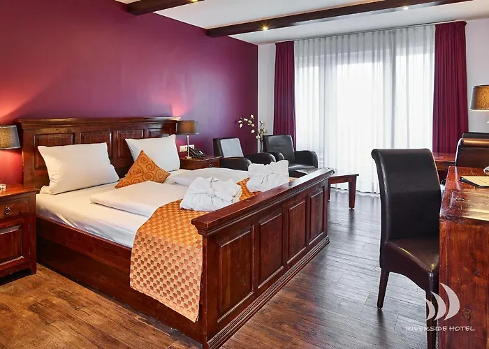 Riverside Hotel