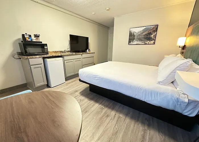 Travelodge By Wyndham Amherst