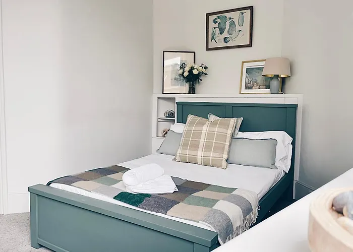 Beds At 46, Cowes